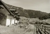 Panoráma obce, Gačovská skala a kostol Nanebovzatia Panny Márie, Dedinky (1935)