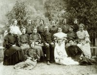 Absolventky vyššej dievčenskej školy, Banská Bystrica (1905)