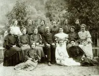 Absolventky vyššej dievčenskej školy, Banská Bystrica (1905)