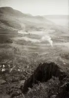 Domy obce pod skalným previsom, v diaľke Lúčka, Kováčová (1940)