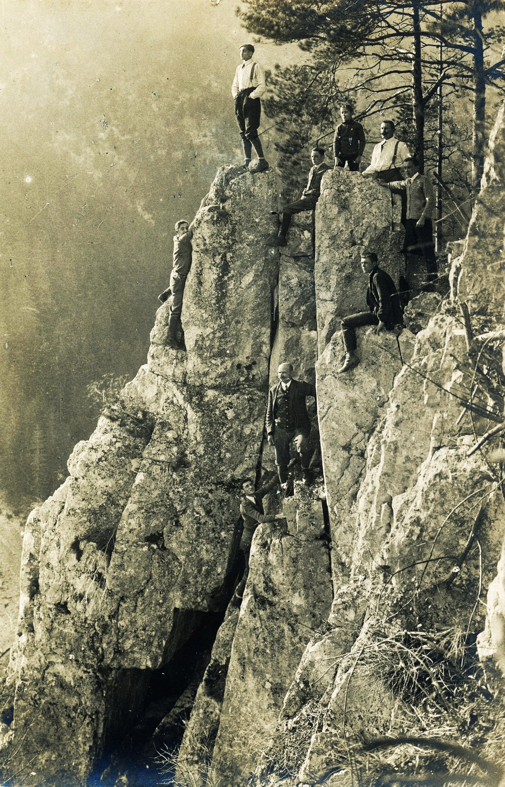 Skala Kazateľnica, Dedinky (1928)