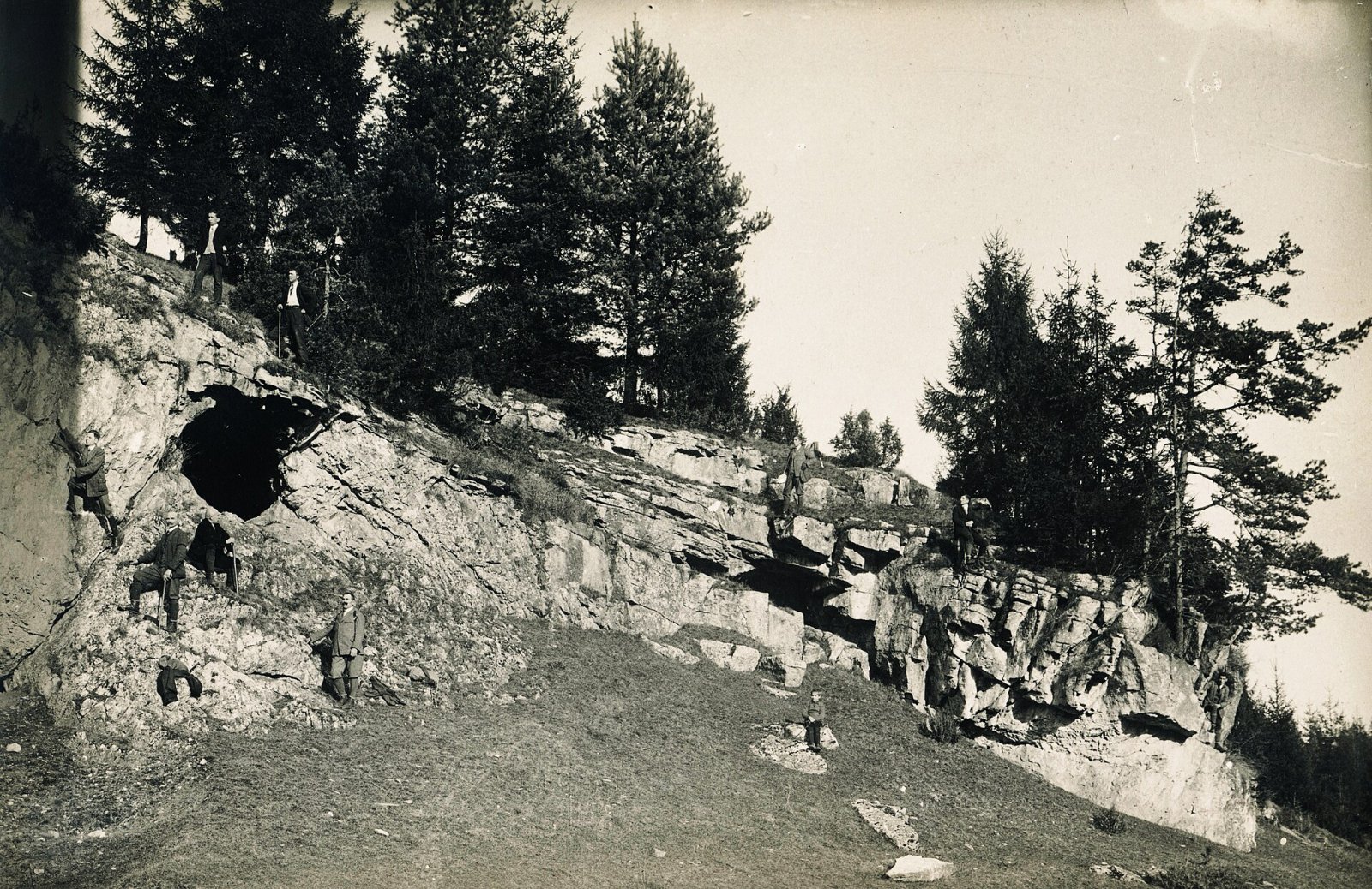 Jaskyne, Dedinky (1928)