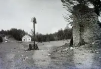 Kláštorisko, vpravo ruiny kartuziánskeho kláštora, Dedinky (1929)
