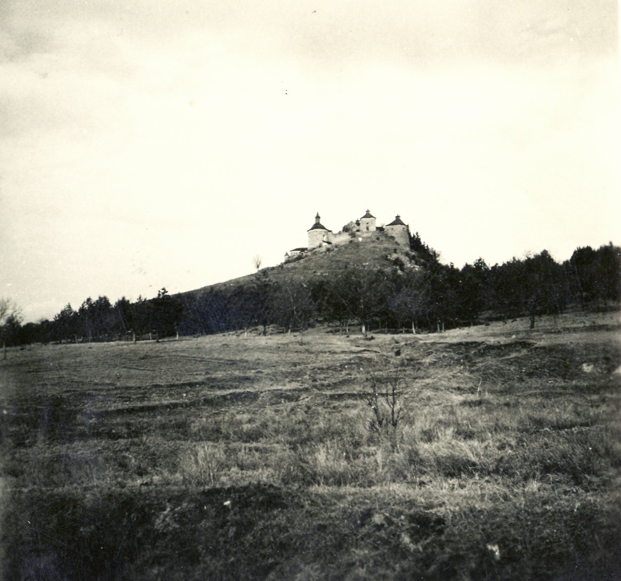 Hrad Krásna Hôrka od východu, Krásnohorské Podhradie (1942)