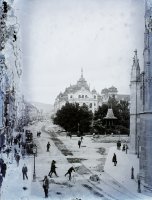Hlavné námestie, Štátne divadlo a kostol Najsvätejšej Trojice, Košice (1906)