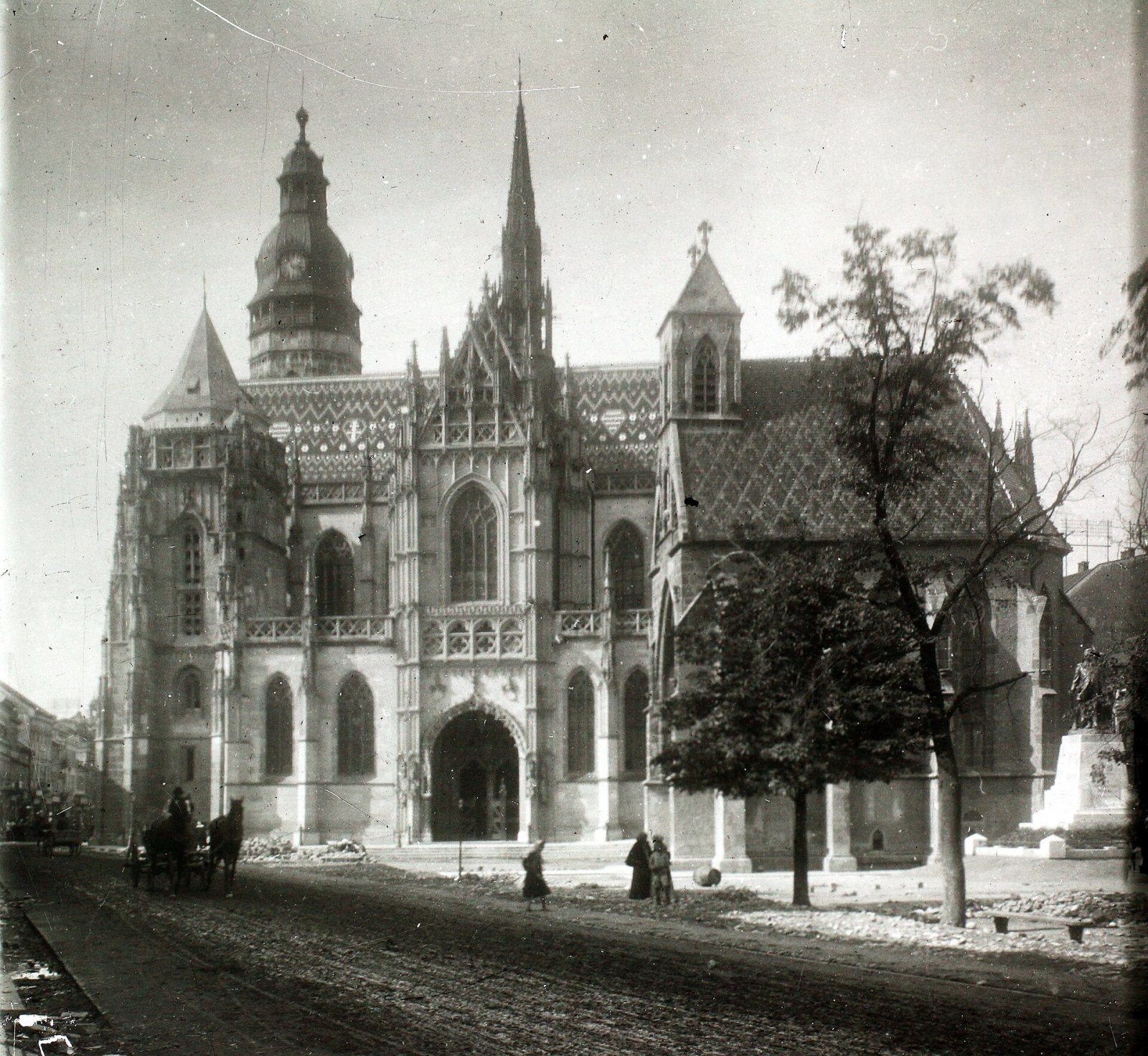 Hlavná ulica, Dóm sv. Alžbety a kaplnka sv. Michala, Košice (1910)