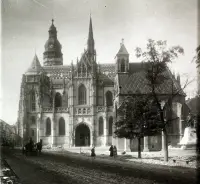 Hlavná ulica, Dóm sv. Alžbety a kaplnka sv. Michala, Košice (1910)