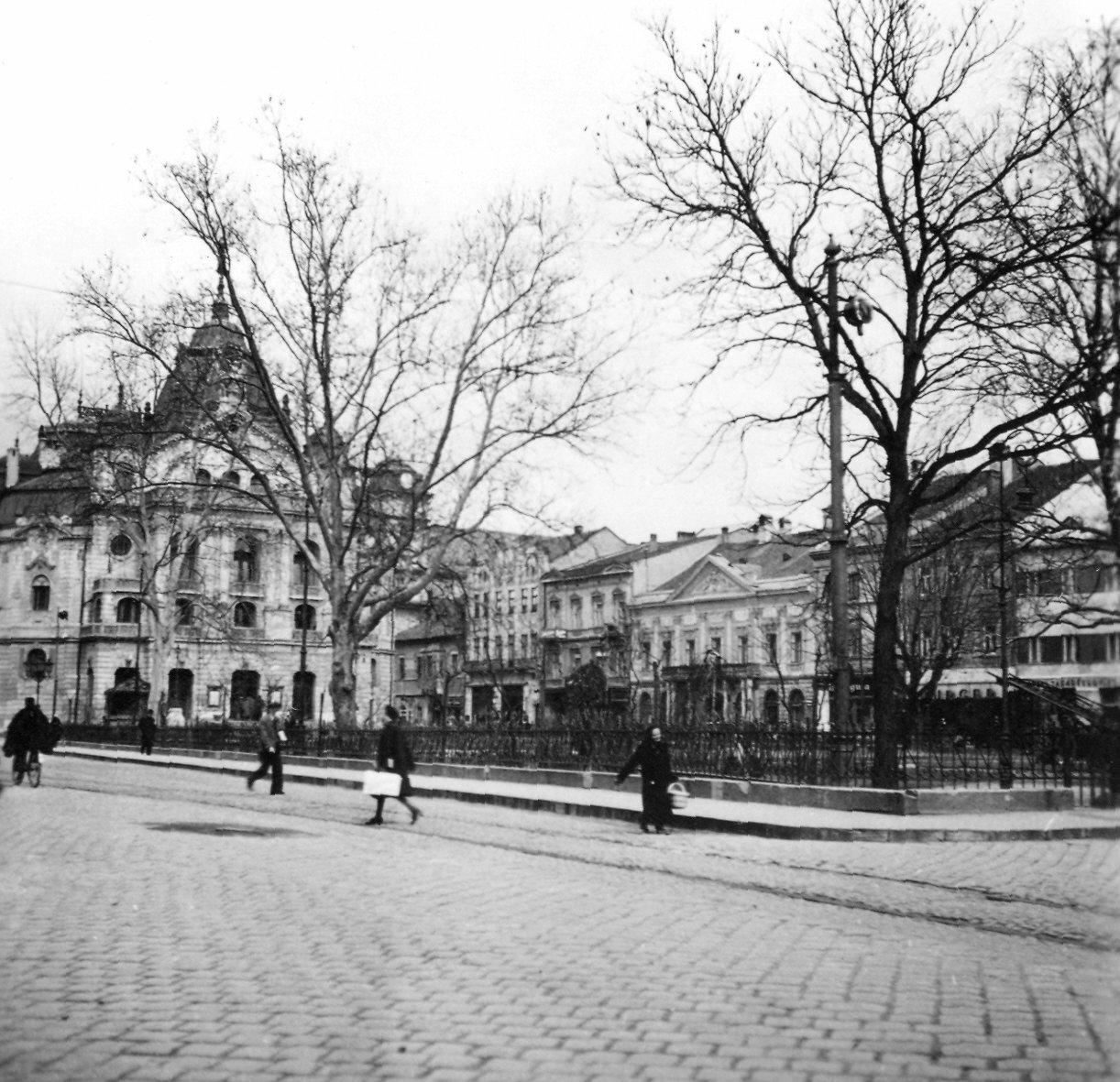 Hlavné námestie a Štátne divadlo, Košice (1942)