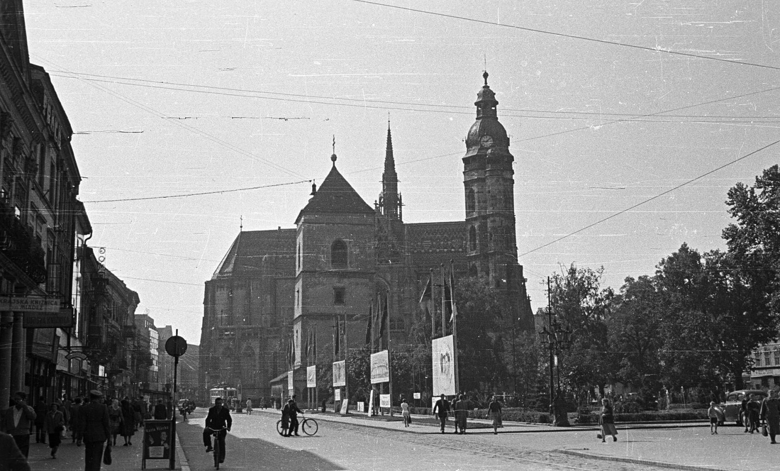Hlavné námestie, Dóm sv. Alžbety a Urbanova veža, Košice (1956)