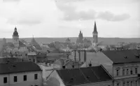 Pohľad na centrum s Dómom sv. Alžbety, Urbanovou vežou a divadlom, Košice (1938)