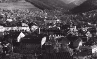 Pohľad na mesto, v strede františkánsky kostol, Kremnica (1935)