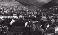 Pohľad na mesto, v strede františkánsky kostol, Kremnica (1935)