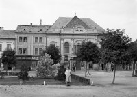 Hlavné námestie a hotel Tri ruže, Rimavská Sobota (1943)