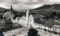Hlavné námestie, katedrála Nanebovzatia Panny Márie a františkánsky kostol, Rožňava (1940)