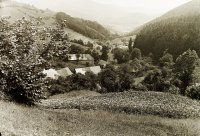 Obytné domy Lányiho huty a pohľad na mesto, Dobšiná (1935)