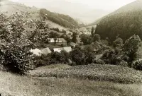 Obytné domy Lányiho huty a pohľad na mesto, Dobšiná (1935)