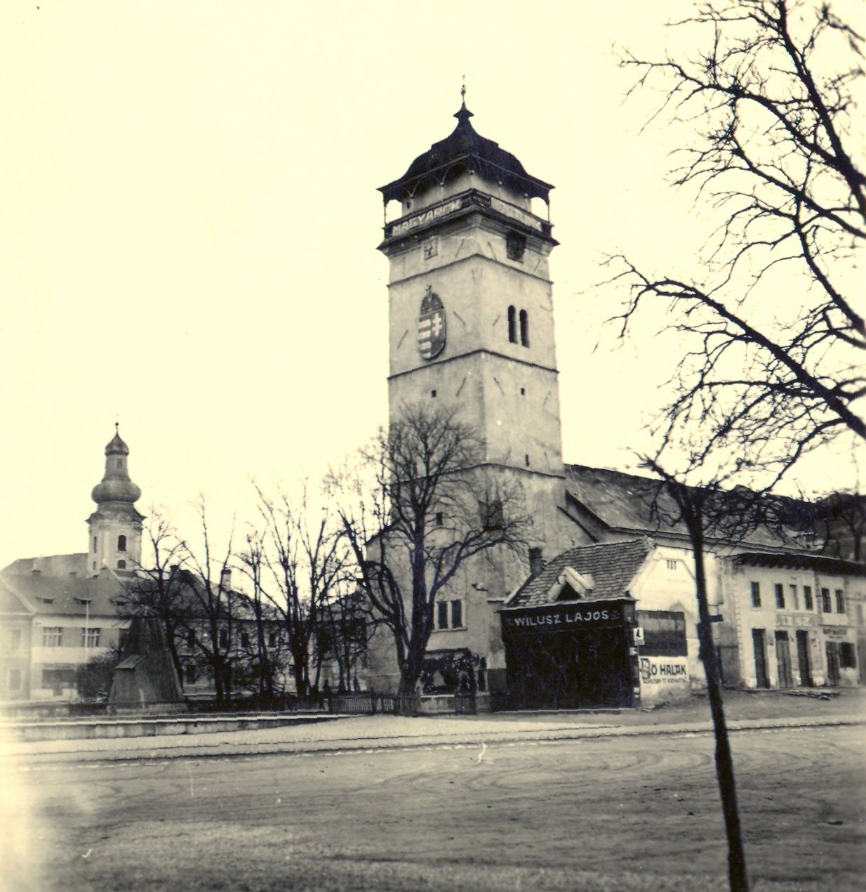 Katedrála Nanebovzatia Panny Márie a mestská strážna veža, Rožňava (1942)