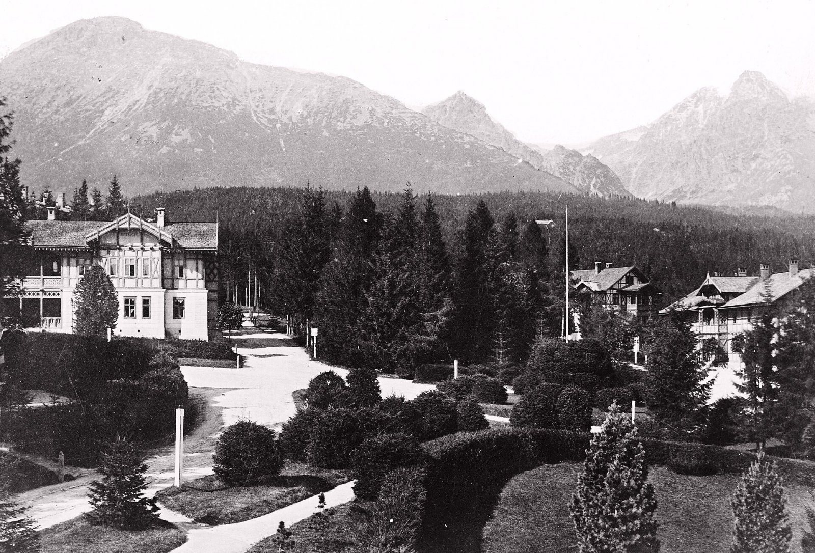 Slavkovský štít vľavo, Lomnický štít vpravo, Vysoké Tatry (1906)