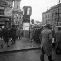 Námestie generála Klapku od rohu Župnej ulice, vľavo radnica, Komárno (1938)